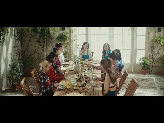 TWICE、日本8thシングル「Kura Kura」のMVを公開