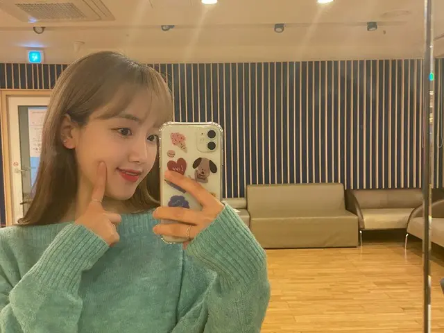 【t公式】Cherry Bullet、[ #ヘユン#HAEYOON]良い一日過ごしましょうよ！❤️😛 #CherryBullet #CherryBullet