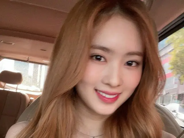 【t公式】Cherry Bullet、[ #メイ#MAY]今週の両方苦労多かったルーレットに💐 #CherryBullet #Cherry Bullet