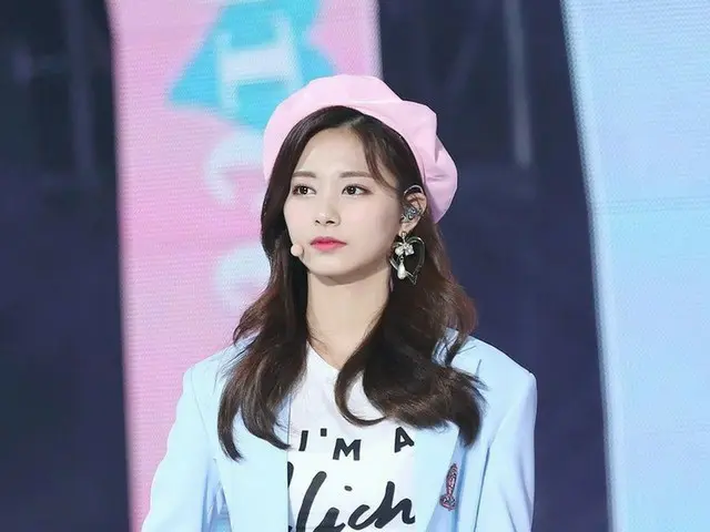 #TWICE、「ミサモツ」の衣裳が韓国で話題