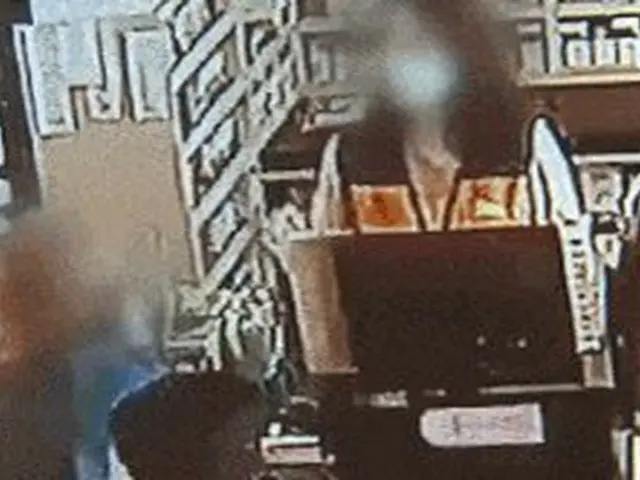 韓国・光州市の大型スーパーで、マスクをきちんとつけてほしいと店員に注意された50代女性、怒って購入しようとしたアイスクリームを投げつけて暴行容疑で立件