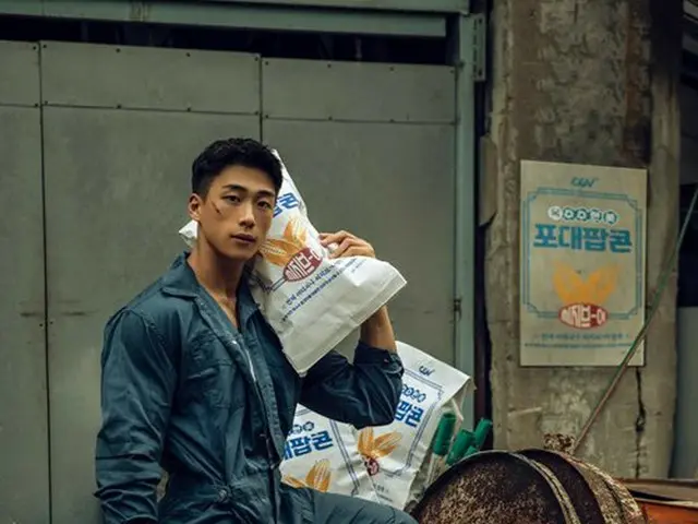韓国シネコンのCGV、SNSに掲載したポップコーンイベントポスターのモデルがかっこよすぎてポップコーンが目に入らないと話題に…さらに現在はこの写真だけ削除されて