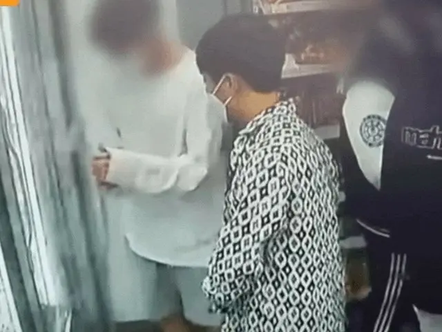 「友人の袖」映像、次の瞬間