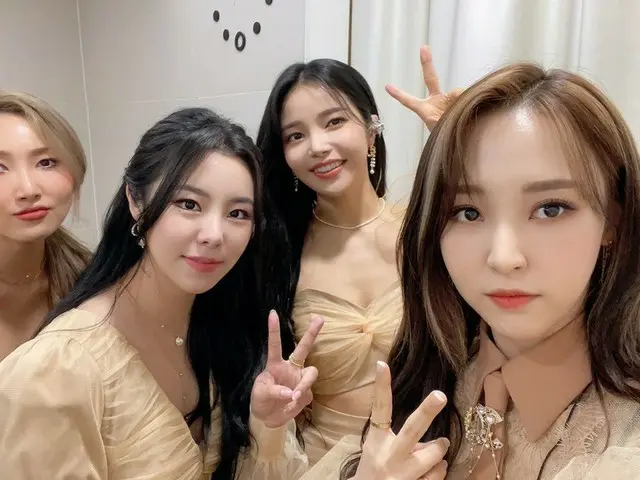 【t公式】MAMAMOO、[ #MAMAMOO] 私たちムームー皆さんを考えて 今日の「Where Are We Now」 舞台も素敵完了しました💚いつもあり