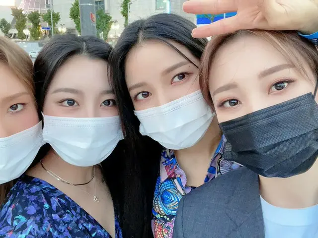 【t公式】MAMAMOO、[ #MAMAMOO] しばらくして11時5分、SBSティキタカ 本放送を必ず見てながら、私たちムームー皆さんMAMAMOOと幸せな週