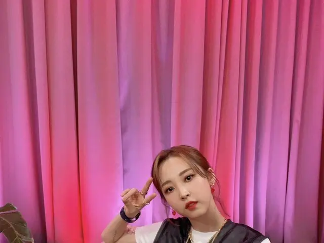 【t公式】MAMAMOO、[ #ムンビョル] 私たちムームー皆さんしばらく9時 ネイバーナウ」studioドアナイト」 本放送を必ず見てお願いします🙌🏻今日