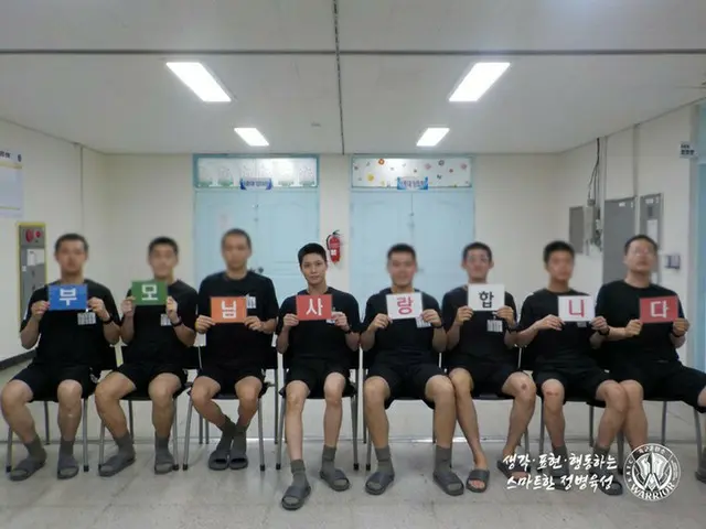 テミン(SHINee)、陸軍訓練所での写真公開…さすがにポーズがきまっていると話題に
