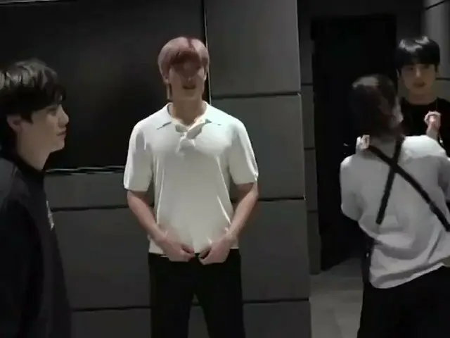 【d公式big】CLOSE THE GYMS HYBEOFFICIALtwt！