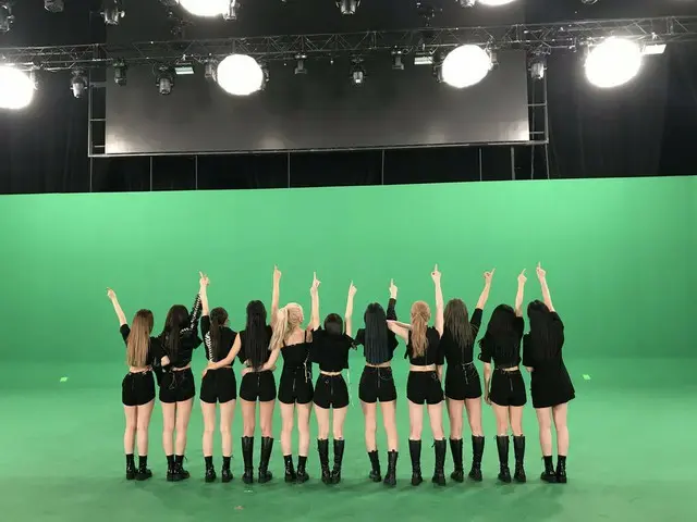 【t公式】今月の少女(Loona)、しばらくして夜9時(KST)」KCON：TACT 4 U」の広大な仮想スタジアムのV DIUMに#今月の少女(LOONA)が