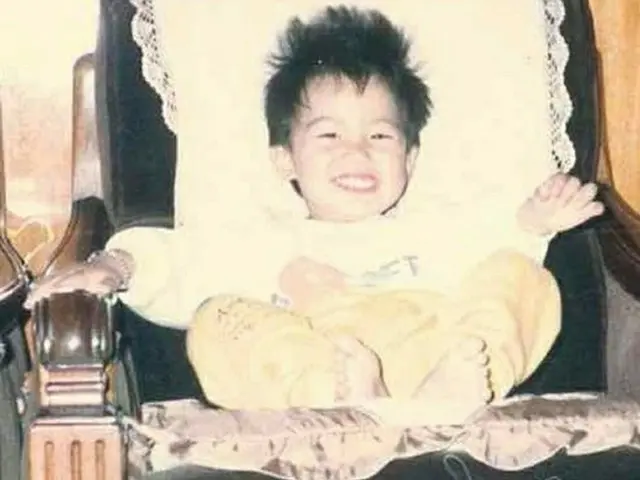 俳優イ・ミンホ、誕生日を迎えて幼少期の写真を公開。