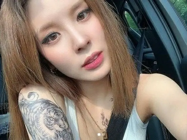 ミュージカル女優ハム・ヨンジ、大きめのタトゥーが話題に