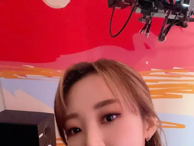 【t公式】MAMAMOO、[ #ムンビョル]今日も星と一緒にネイバーナウ」studioドアナイト「私たちムームー皆さんしばらくして、9時をお見逃しなく❤️ #M