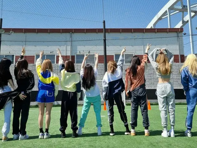 【t公式】fromis_9、[🛎 #fromis_9]ピンポーン！<FM_1.24 Special>予告枚到着しました！今日の午後9時に会いましょう💕