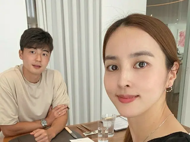 女優ハン・ヘジン、夫でサッカー選手のキ・ソンヨンとの結婚8周年をSNSで祝う