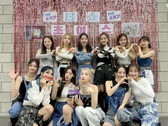 【t公式】今月の少女(Loona)、こんにちはOrbit💫ハスルです今日私たちが12人では、最初の1位をしました！本当に久しぶりするカムバックにこのように1位