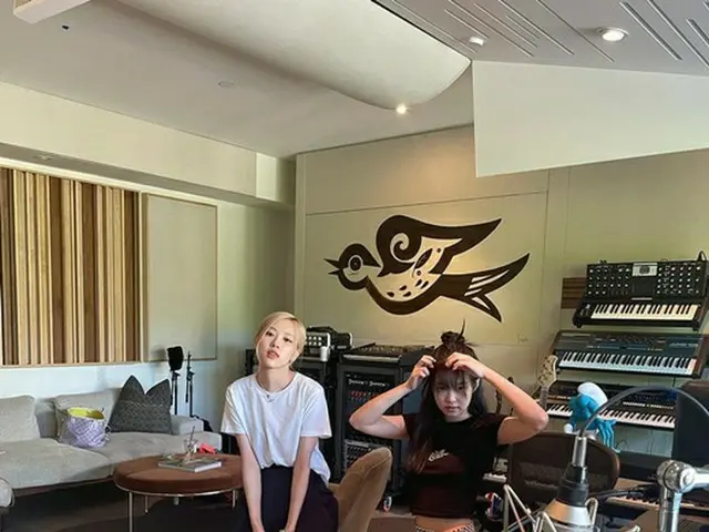 BLACKPINK JENNIE＆ROSE、スタジオ写真に反響
