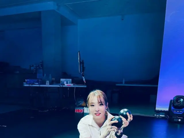 【t公式】MAMAMOO、[ #ムンビョル]しばらくして、9時、我々ムームー皆さんネイバーナウstudioドアナイトで星と楽しく遊んで見ましょう💙 #MAMA