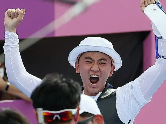 アーチェリーの韓国代表キム・ジェドク選手、熱すぎる戦いぶりで人気急上昇し、ファンアートが次々にネット上で公開される