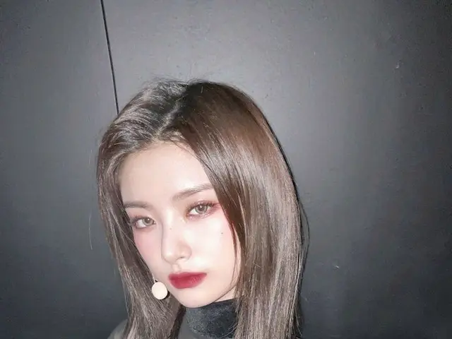 【t公式】EVERGLOW、🤍🖤