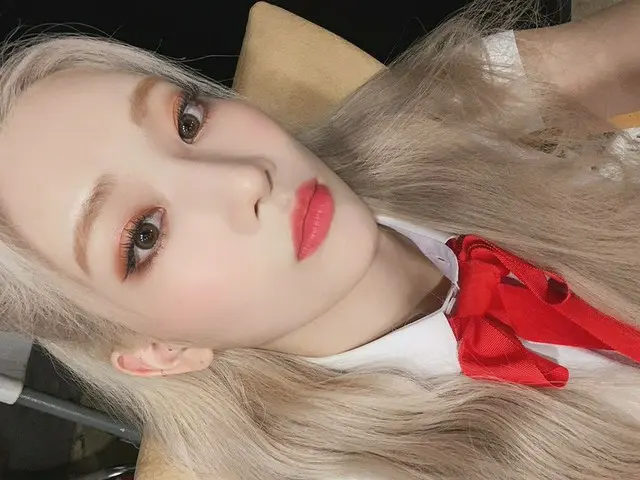 【t公式】今月の少女(Loona)、[ #KimLip] Orbit見せてあげようと思いながら一生懸命撮ったEclipseのセルカ！#今月の少女(LOONA)#