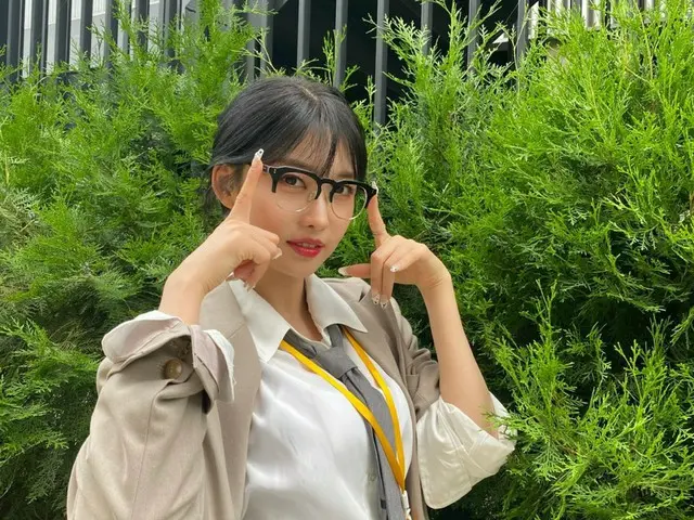 【t公式】EVERGLOW、[ #県] エプグル社員：時のブラインド、日、ハショヤジョ;;; 何をしている？！
