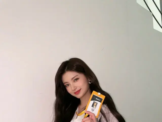 【t公式】EVERGLOW、SNS更新。