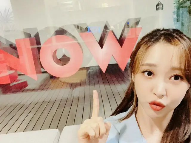 【t公式】MAMAMOO、[ #ムンビョル] 私たちムームー皆さんしばらく9時 ネイバーナウ」studioドアナイト」 本放送を必ず見ており、今日も星と幸せな水