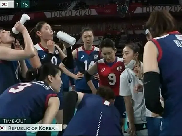 東京五輪で準決勝進出を決めた女子バレー韓国代表、選手たちと共に美人通訳にも視線集中