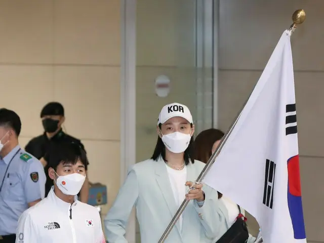 帰国時に行われた女子バレー韓国代表キム・ヨンギョン選手にインタビューした司会者が騒動に