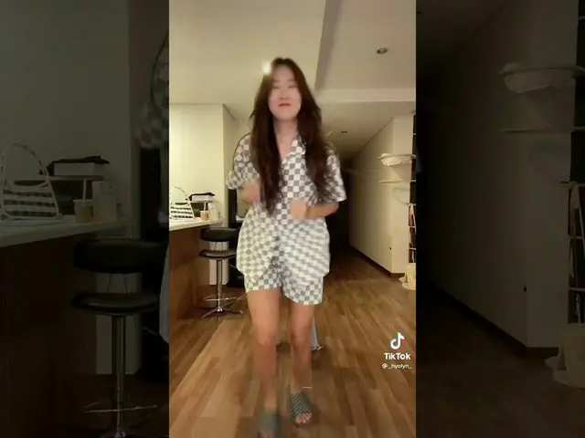 【公式】SISTAR_出身ヒョリンは、両方の中を選んで(Summer or Summer)Dance Challenge withSISTAR_出身ソユ(SOY
