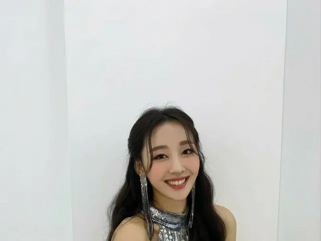 【t公式】今月の少女(Loona)、[ #イブ/ #Yves]ローリング・ストーン・コリアビハインド📸♥️  #今月の少女(LOONA)#LOONA