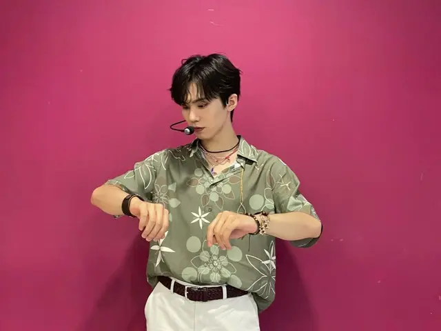 【T公式】ASTRO、ブレスレットチェックマイクチェック笑
