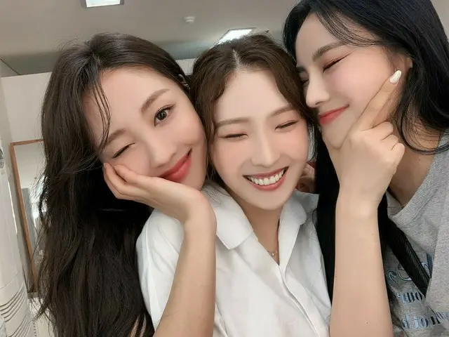 【t公式】今月の少女(Loona)、[ #率直/ #JinSoul]グチルズ集まったよ🙋♀️🙋♀️🙋♀️  #今月の少女(LOONA)#LOONA
