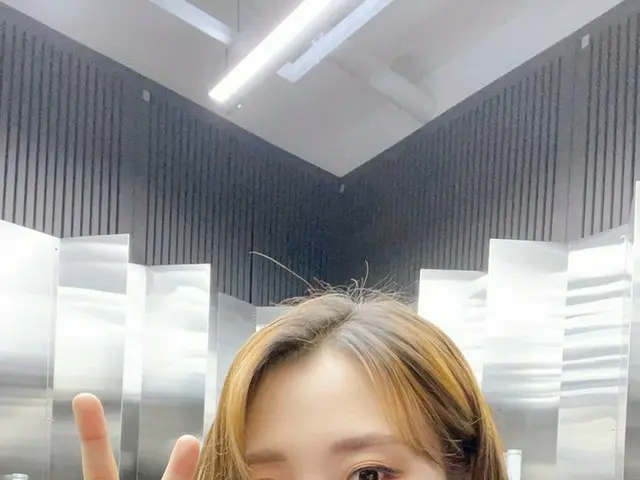 【t公式】MAMAMOO、[ #ムンビョル]私たちムームー皆さんしばらく9時ネイバーナウ」studioドアナイト」で蜂蜜のような月曜日を星と一緒にして見ましょう