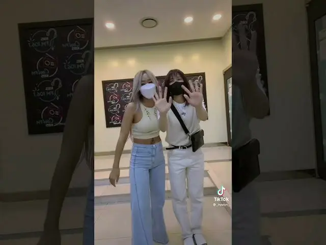 【公式】SISTAR_出身ヒョリン、愛ムᆼディ💙|二つのうち選ん(Summer or Summer)Dance Challenge |ヒョリンXダソム(HYO