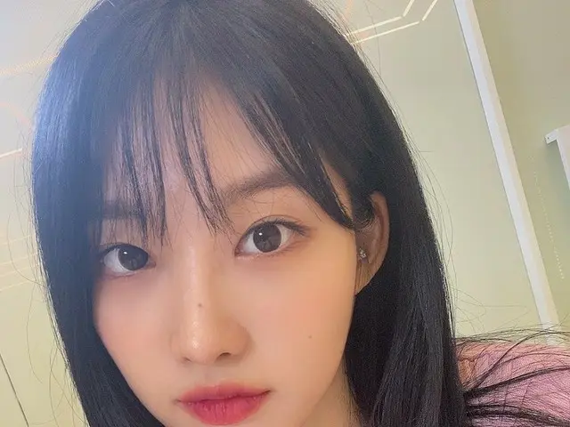 【t公式】EVERGLOW、[ #県]ブイエプ日撮影セルカ！今日突然トレーストレース雨にみんな滑らないように気をつけて融合💜