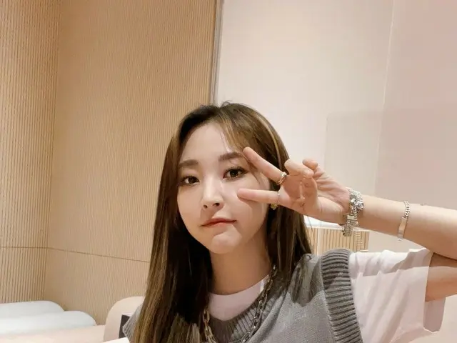 【t公式】MAMAMOO、[ #ムンビョル]しばらくして、9時、私たちムームー皆さんネイバーナウ」studioドアナイト」で星とクール金曜日を終えてて見🖤🤍