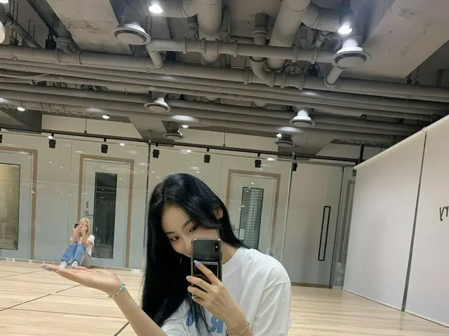 【t公式】今月の少女(Loona)、[ #率直/ #JinSoul]青青ですよね💙  #今月の少女(LOONA)#LOONA