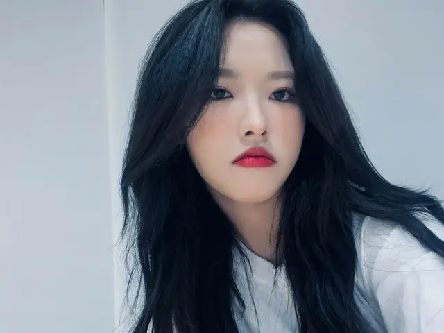 【t公式】今月の少女(Loona)、[ #OliviaHye]日が涼しくてましたスイカを手放す時ができてい🥺継続非くるハニ傘よく取りまとめる #今月の少女(L