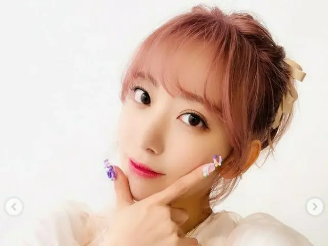 宮脇咲良、ネイル雑誌「NAILEX」の表紙を飾る