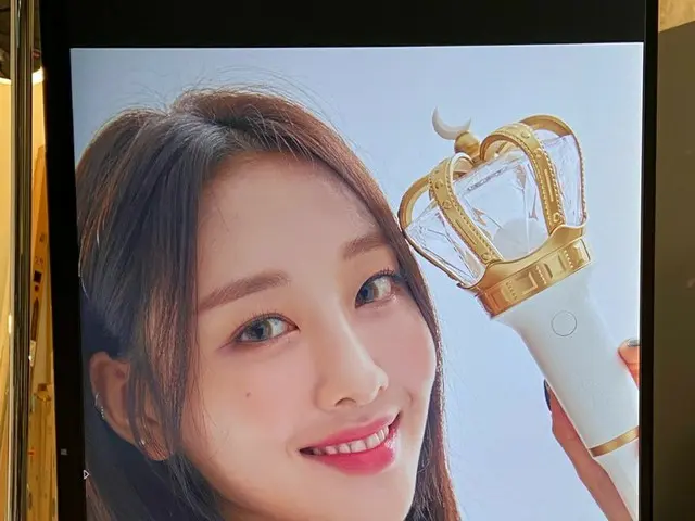 【t公式】今月の少女(Loona)、[ #イブ/ #Yves]応援棒撮影した日👑💫 #今月の少女(LOONA)#LOONA