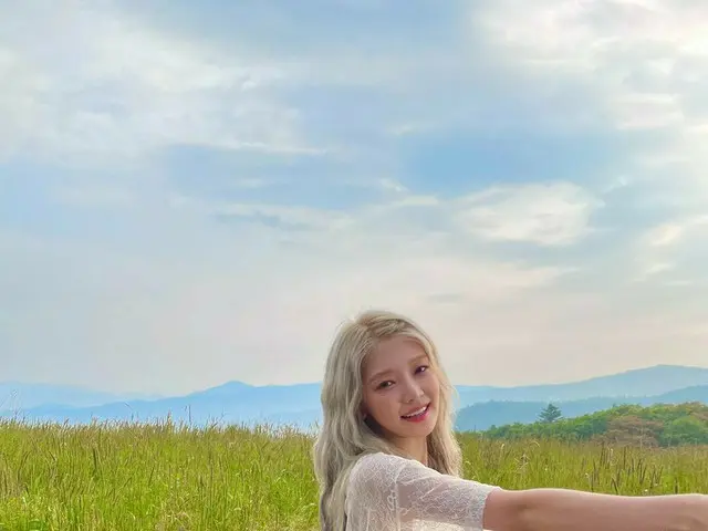 【t公式】EVERGLOW、SNS更新。