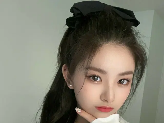 【t公式】EVERGLOW、[ #YIREN]久しぶりにリボンをつけオンユ🎀