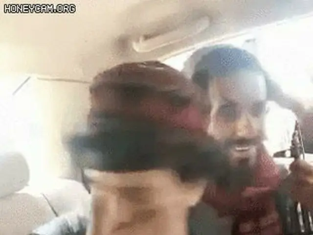 アフガニスタンの人気芸人、タリバンに殺害される直前の車内で頬を叩かれる場面などが公開され衝撃を与えている