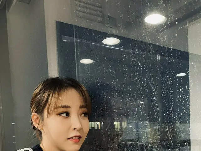 【t公式】MAMAMOO、[ #ムンビョル] しばらくして、9時ネイバーナウ」studio ドアナイト「私たちムームー皆さん今日も星と本放送を必ず見て約束🖤