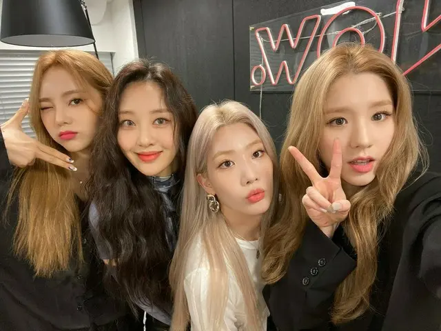 【t公式】今月の少女(Loona)、Orbitの心を狙撃する #今月の少女(LOONA)4人のキラー💘🔫 #ヒジン #金立 #率直#イブがネイバーNOW」の