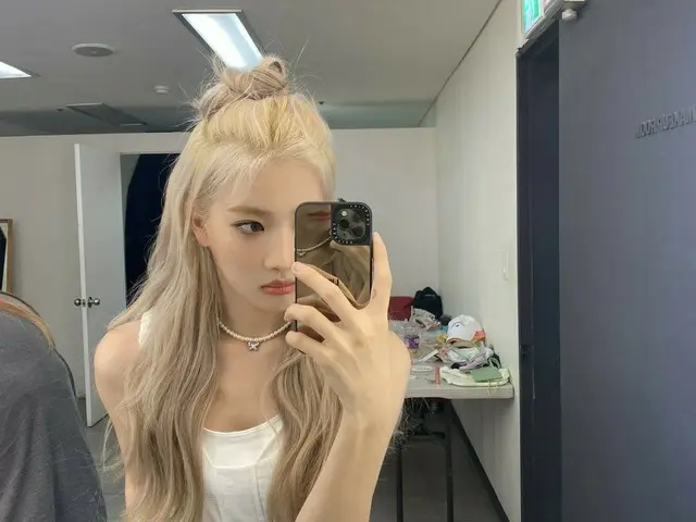【t公式】今月の少女(Loona)、[ #金立/ #KimLip]今度はジンドリ😉❤️💙  #今月の少女(LOONA)#LOONA