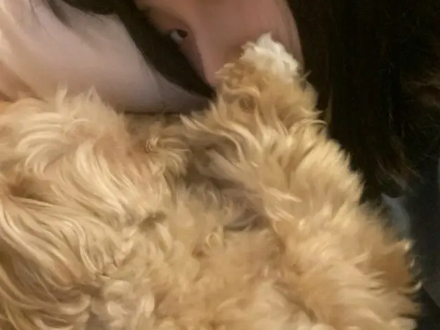 【t公式】今月の少女(Loona)、[ #余震/ #YeoJin]カフェラテ姉の顔に足上げるばなりませんませんか？🤔🙄😓  #今月の少女(LOONA)#L