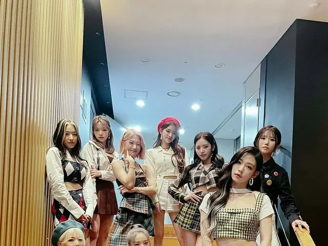 【t公式】fromis_9、[💌 #fromis_9] fromis_9顔攻撃今日フローバー心臓も痛い🧡  #エムカウントダウン#TalknTalk  #f