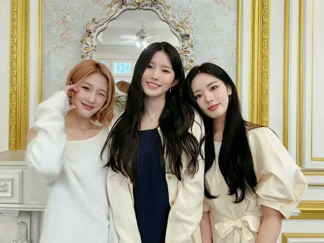 【t公式】fromis_9、[💌 #fromis_9]風きめこのウィンドウを振って... 🌟ミニルーム飾りたくなるその時、その感性、 #ハヨン #サポート 